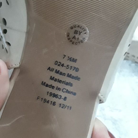 East 5th Beige Kitten Heels Open Toe Shoes 7.5 M - Picture 5 of 6